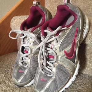 Nike Shoes ~ 9